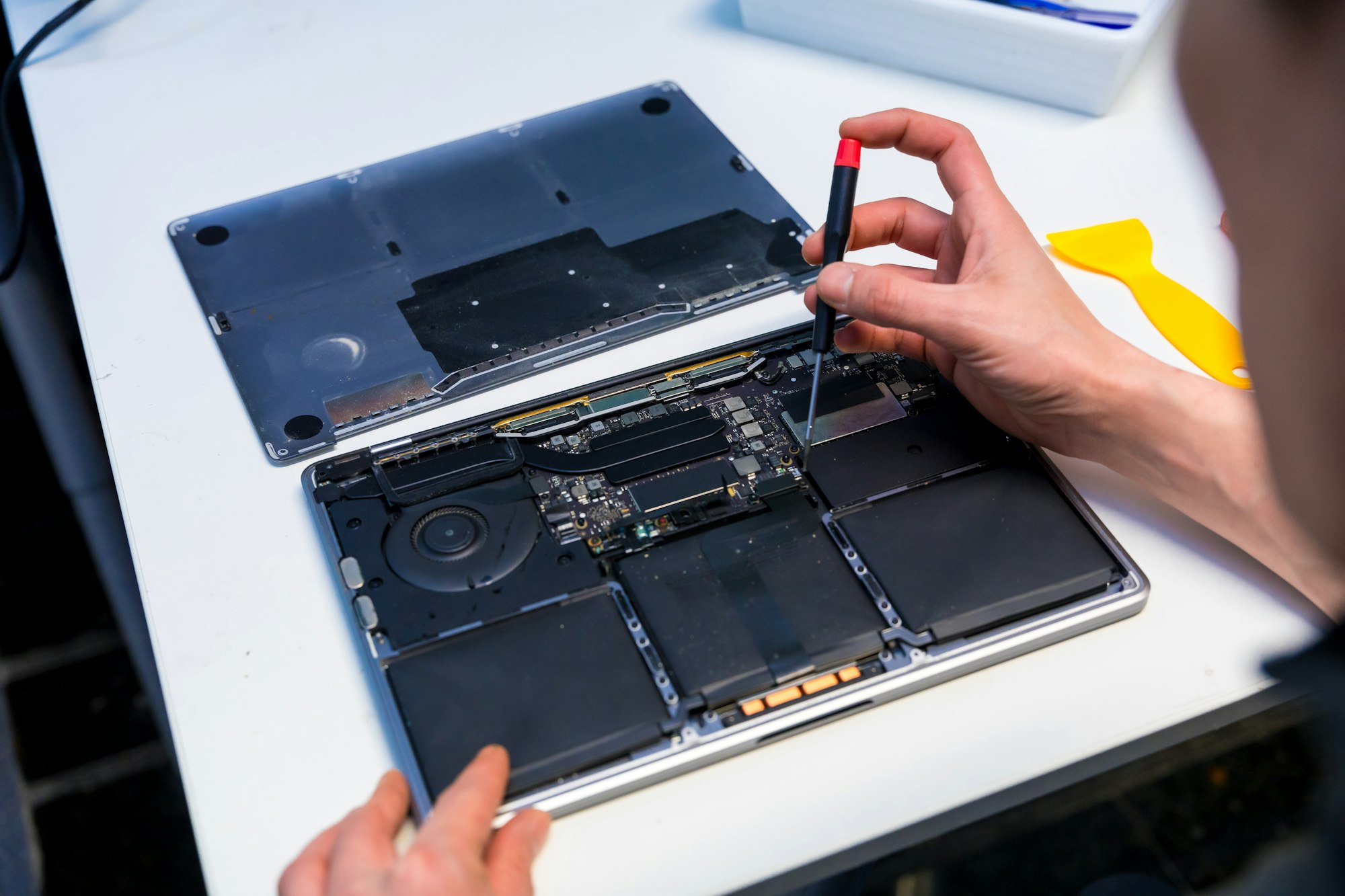 Man repairing a digital tablet in a IT workshop